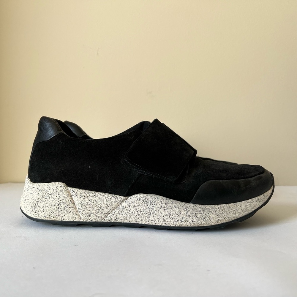 EUC Black Vince Sneakers 38